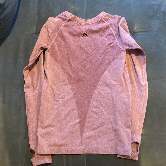 P’tula long sleeve workout shirt EUC - Picture 3 of 3